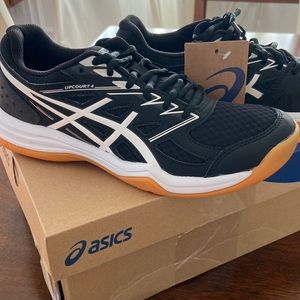 NWT ASICS womens upcourt 4 shoe.